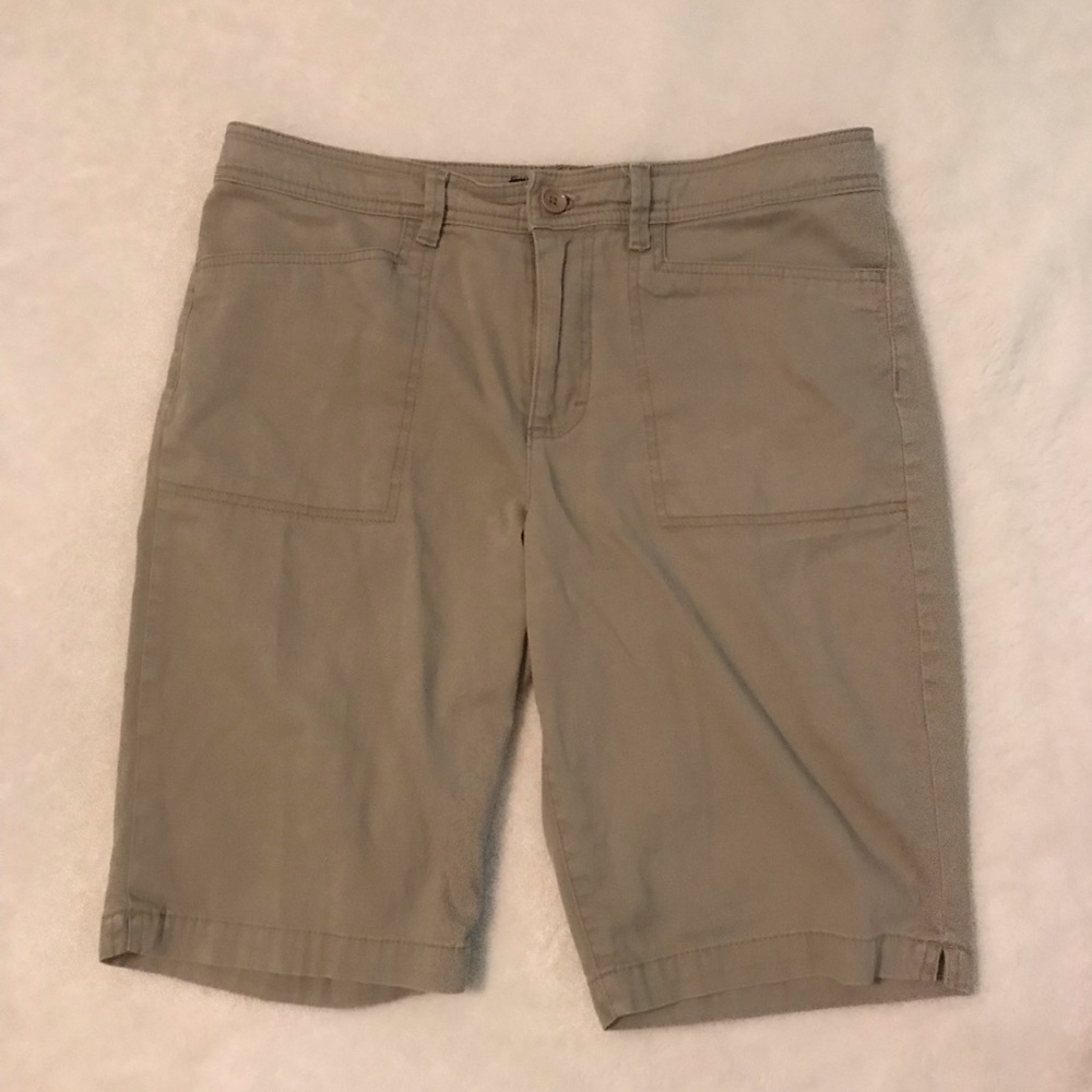Gloria Vanderbilt khaki Shorts